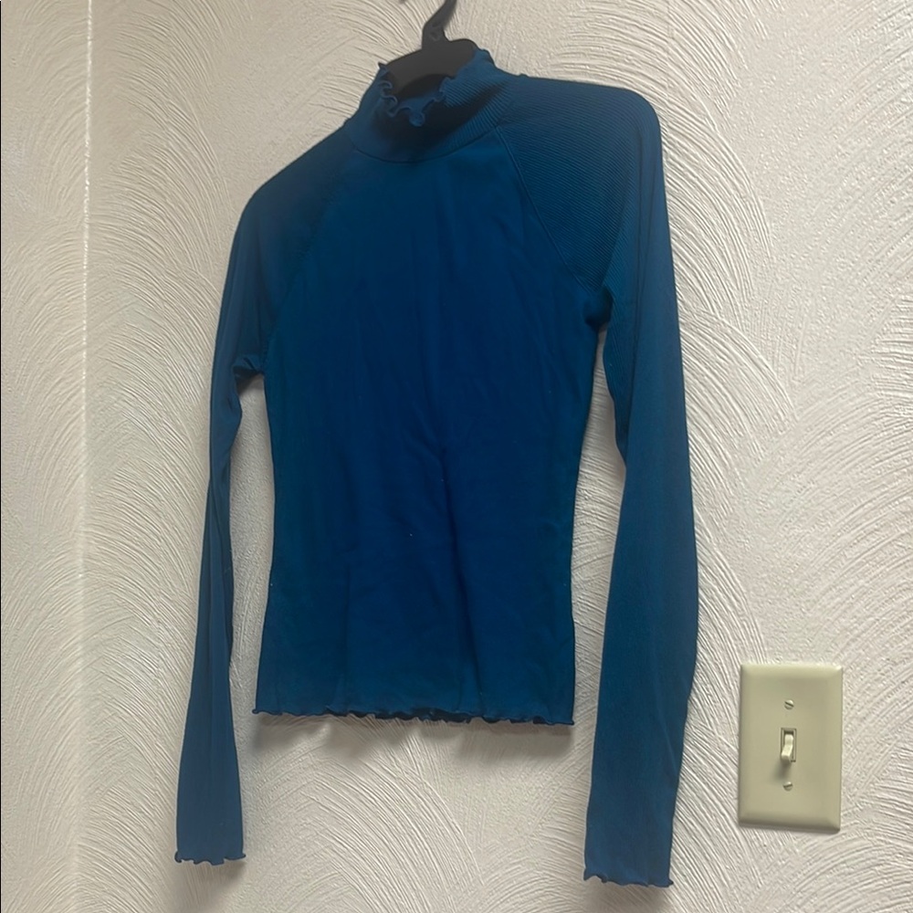Elegant Blue Long Sleeve Women's Top - Picture 2 of 6